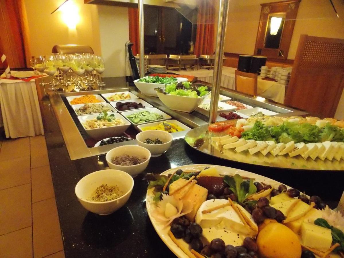 Thermenclubhotel "All In" Bad Fussing Bagian luar foto